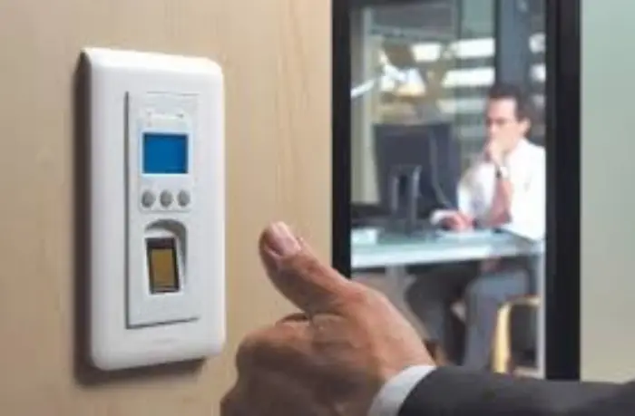 controle-acesso-biometrico-02.webp