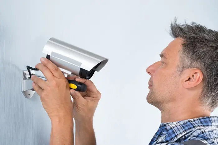 servico-instalacao-cameras-seguranca-04.webp
