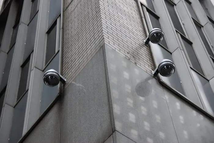sistema-seguranca-cftv-condominio-02.webp